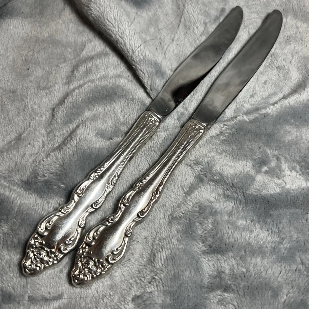 BAROQUE ROSE 1881 Rogers Silverplate‎ 2 Pc Dinner Knifes
